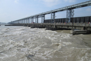 बढ्यो सप्तकोसीमा पानीको बहाब, ब्यारेजका २२ ढोका खोलिए