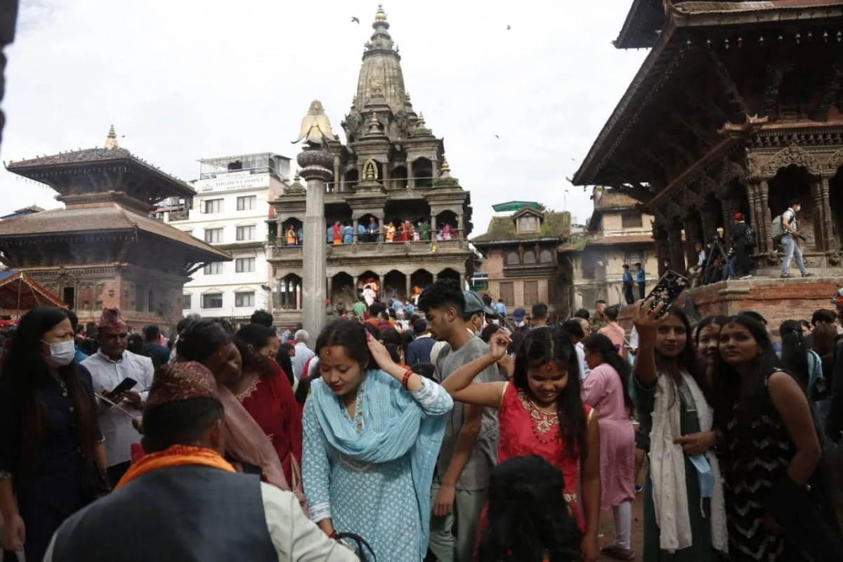 कृष्ण जन्माष्टमी: पाटनको कृष्ण मन्दिरमा श्रद्धालु  भक्तजनहरुको घुइँचो (तस्बिरहरू)