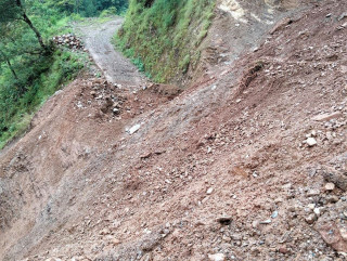 हुप्सेकोटका पहिरो विस्थापित अस्थायी शिविरमा