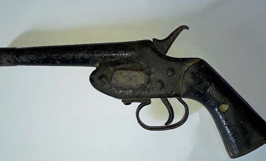 नेपाल–भारत सीमा क्षेत्रबाट पेस्तोल बरामद