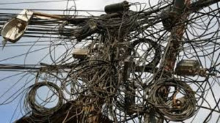 अव्यवस्थित तार हटाउन नगरपालिकाको निर्देशन