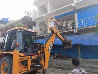 उदयपुरमा पनि अतिक्रमण गरेर बनाइएका संरचना हटाउन सुरु