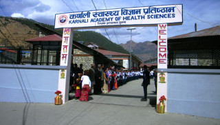 कर्णाली स्वास्थ्य विज्ञान प्रतिष्ठानका ५९ जना डाक्टरले दिए सामूहिक राजीनामा