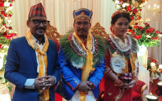 हाँस्यकलाकार बुद्धि तामाङले कसे लगनगाँठो