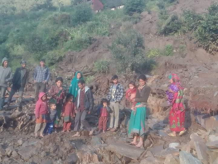 बाजुरामा पहिरोबाट प्रभावित दुई सय परिवारको उद्धार हुन सकेन