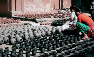 छठ पर्व नजिकिएसँगै माटाका भाँडाको माग बढ्यो