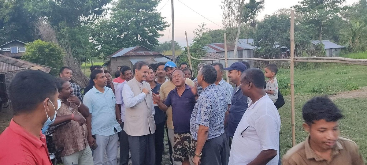 मतदाताको घरदैलोमा पुगेर आफ्नो योगदान सम्झाउँदै सिटौला