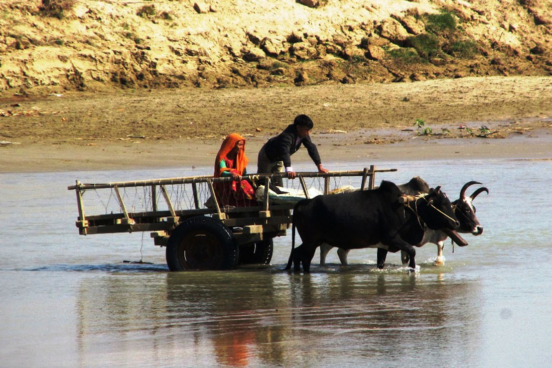 गाडाबाट नदी पार
