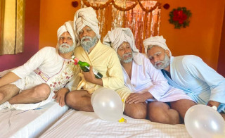 महिलालाई होच्याएको भन्दै ‘सक्किगोनी’ का कलाकारको तस्बिर विवादमा