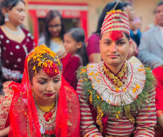 लोकगायिका कल्पना दाहालले गरिन् प्रेमी पुण्य आचार्यसँग विवाह