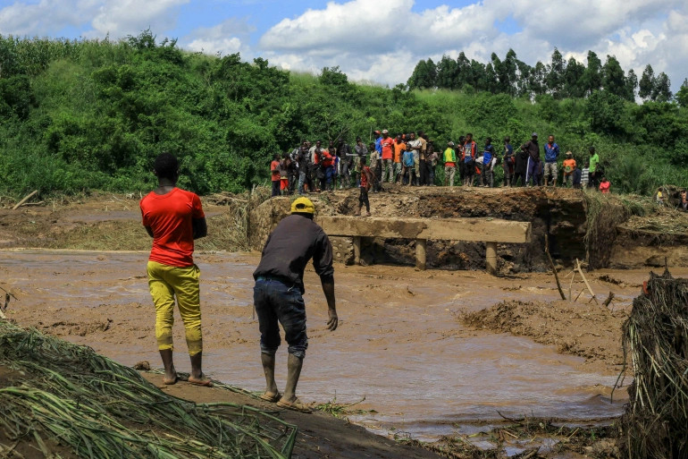 कंगोमा बाढी पहिरो: १२० जनाको मृत्यु, उद्धारकार्य जारी