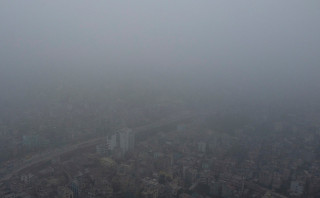 काठमाडौं उपत्यकामा आज बिहानैदेखि हुस्सु र कुहिरो, दिउँसो मात्र घाम लाग्ने