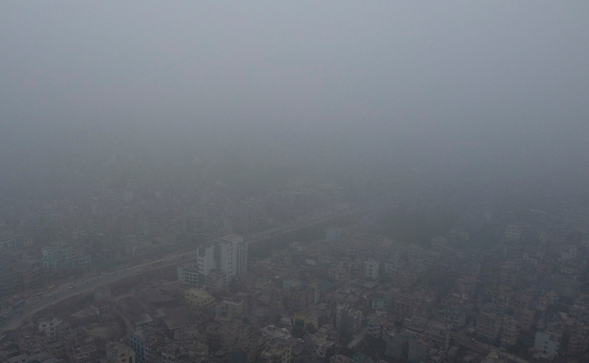 काठमाडौं उपत्यकामा आज बिहानैदेखि हुस्सु र कुहिरो, दिउँसो मात्र घाम लाग्ने