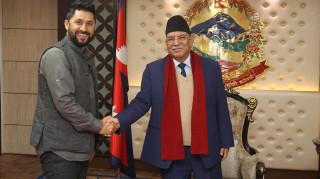 पार्टी बैठकअघि प्रधानमन्त्रीलाई भेटे रवि लामिछानेले, प्रचण्डले गरे यस्तो प्रस्ताव