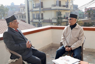 प्रधानमन्त्री प्रचण्ड केपी ओलीलाई भेट्न  पुगे बालकोट