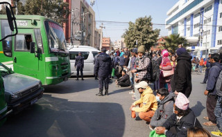 उपचार सेवा माग्दै बिरामीहरुले गरे प्रदर्शन