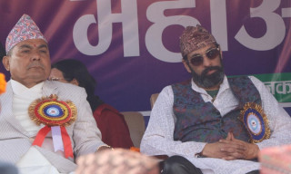 ज्ञानेन्द्र  र पारस शाहलाई अतिथि बनाएका दुर्गा प्रसाईं एमालेबाट निष्कासित