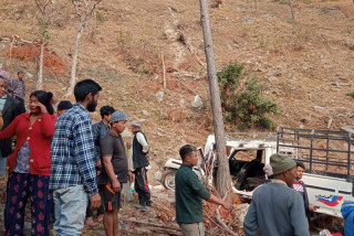 ओखलढुङ्गा जिप दुर्घटना: २ को मृत्यु, घाइतेलाई हेलिकोप्टरमा काठमाडौं ल्याइयो