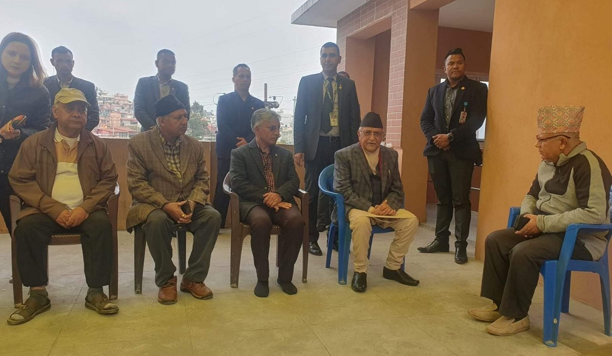 माधव नेपाललाई समवेदना दिन पुगे ओली