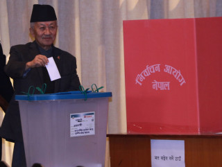 राष्ट्रपतिका उम्मेदवार नेम्वाङले पनि गरे मतदान