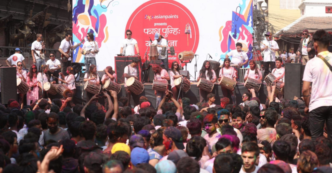 एशियन पेन्ट्सले मनायो फागु पुन्ही या भिन्तुना