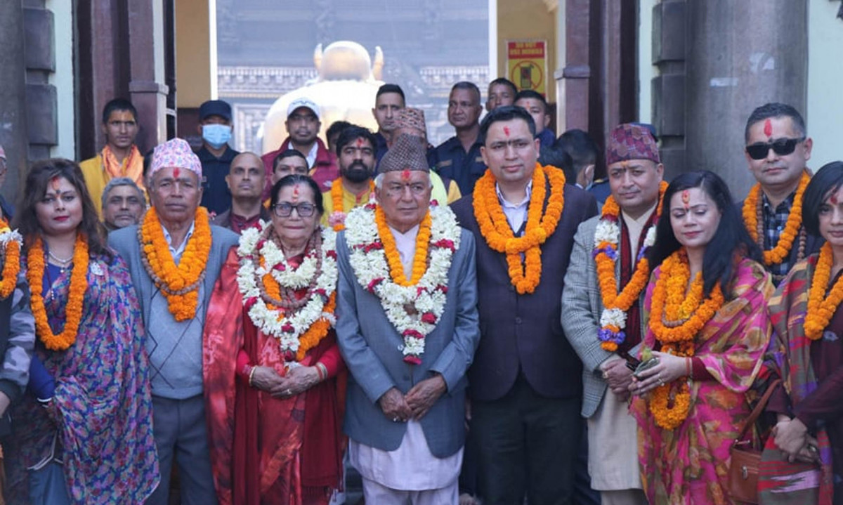 नवनिर्वाचित राष्ट्रपति पौडेलले गरे पशुपतिनाथको दर्शन