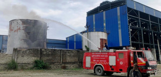 दुहवीस्थित प्रिमियम स्टिल उद्योगको तेल ट्याङ्कीमा आगलागी