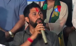 रविले ड्राईभरको अवस्था जानकारी गराउँदै भने–‘यस्तो बेला नुन चुक बोकेर नआउनु होला