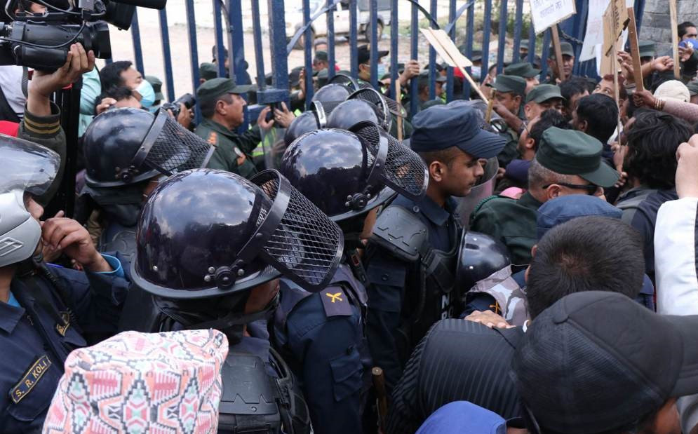 मिटरब्याजी पीडित र प्रहरीबीच झडप