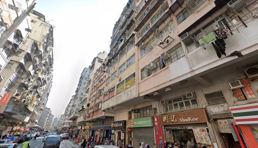 काउलुनमा ३ तलाबाट रहस्यमयी तरिकाले झरे २२ वर्षीय युवक