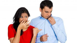 काखीको पसिना गन्हाएर तनावमा हुनुन्छ ? यी घरेलु उपाय अपनाउनुहोस्