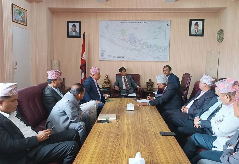 सुदूरपश्चिम सरकारको जम्बो टोली सिंहदरबारमा : संघीयताको मर्म बुझ्न आग्रह