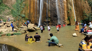 इच्छामनकामनाको आयस्रोत बन्दै जलवीरे झरना, बढ्न थाल्यो पर्यटकको आगमन