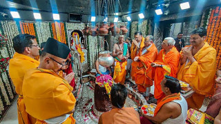 प्रचण्डले गेरुवस्त्र धारण गरेपछि बाबुरामकाे प्रश्न: ‘हामी कता जाँदै छौं, देश कता जाँदै छ?