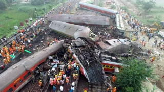 भारत रेल दुर्घटना: अनुसन्धानका लागि अधिकृतसहित ५ जना पक्राउ