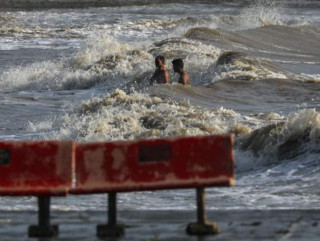 विपरजोय चक्रवातका कारण गुजरातमा ६ जनाको मृत्यु, ३७ हजारलाई सुरक्षित स्थानमा सारियो