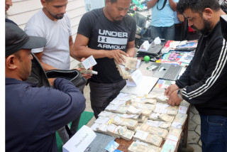 १२ जनाको नामबाट ६३ वटा खाता खोलेर ६४ करोड अवैध कारोबार