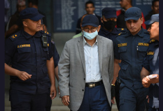 बालकृष्ण खाणलाई सम्पत्ति शुद्धीकरण र अख्तियारमा उपस्थित गराइँदै