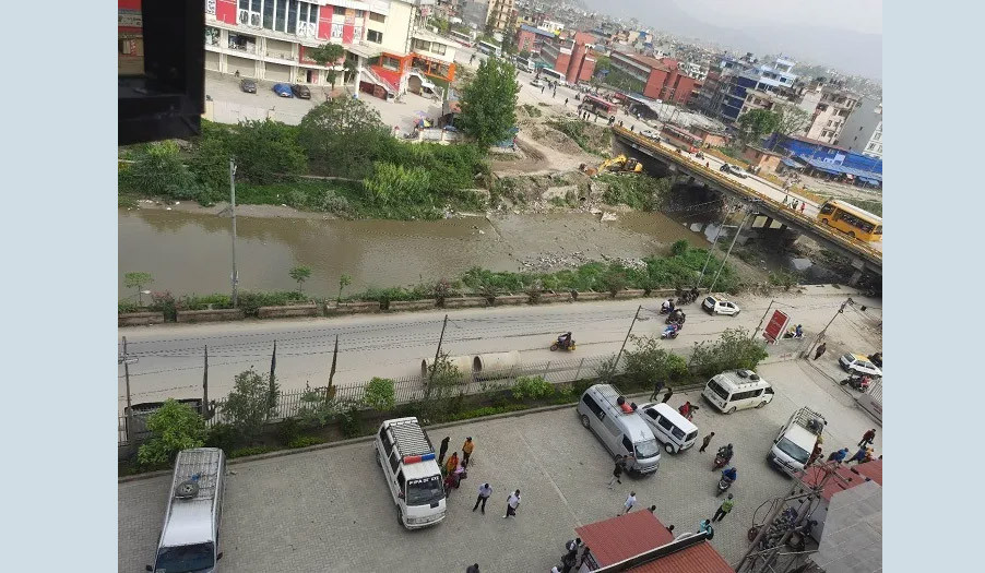 बसपार्क बाहिरका टिकट काउण्टर हटाइए