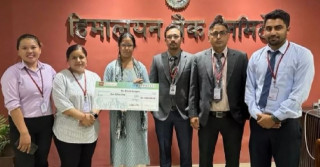 हिमालयन बैंकले हस्तान्तरण गर्‍यो १० लाख रुपैयाँ दुर्घटना बीमा रकम
