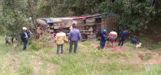 बैतडी बस दुर्घटना अपडेट: एक जनाको मृत्यु, ३९ घाइते 