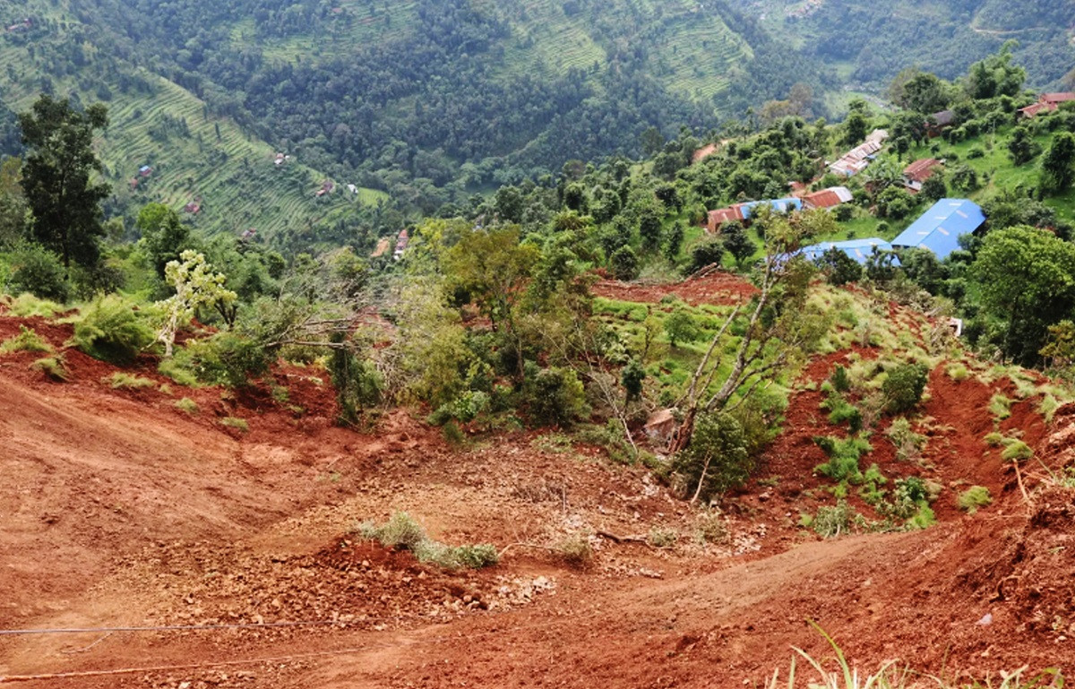 बर्खा लागेपछि भागाभाग, गाउँ छोड्न बाध्य