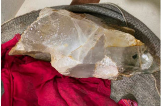 प्रहरीले बरामद गरेको क्वार्ज क्रिष्टल गोरखा दरबार परिसरमा राख्न केन्द्रको माग