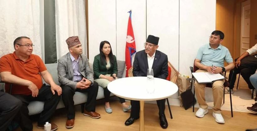 इटालीमा सात देशका नेपालीसँग प्रधानमन्त्री प्रचण्डको भेटवार्ता