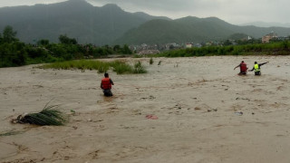 सशस्त्र प्रहरीद्वारा तिनाउ नदीमा फसेका ५ बालबालिकाको सकुशल उद्धार