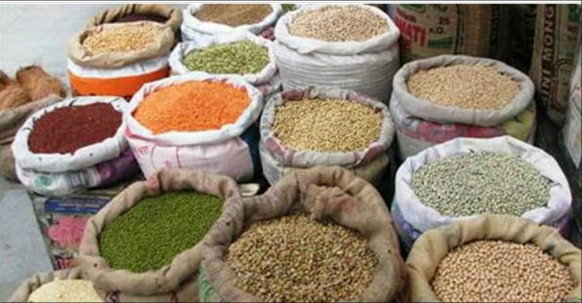 आन्तरिक उत्पादन र बजार मागअनुसार खाद्यान्न मौज्दातमा मुलुक सहज अवस्थामा छैन : सरकार