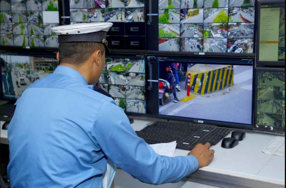 चोरी भएका सवारीसाधन पत्ता लगाउन प्रहरीले संचालनमा ल्यायो ‘लोकोमो’, महिलाका लागि रात्रिकालीन यात्रा सुरक्षित 