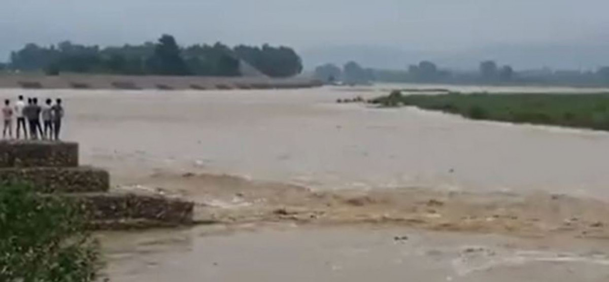 कर्णाली नदी बस्तीमा पस्ने जोखिम :  उच्च सतर्कता अपनाउन आग्रह