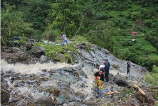 बेनी–जोमसोम सडक : बैसरीको पहिरो रोकथाम गरिँदै