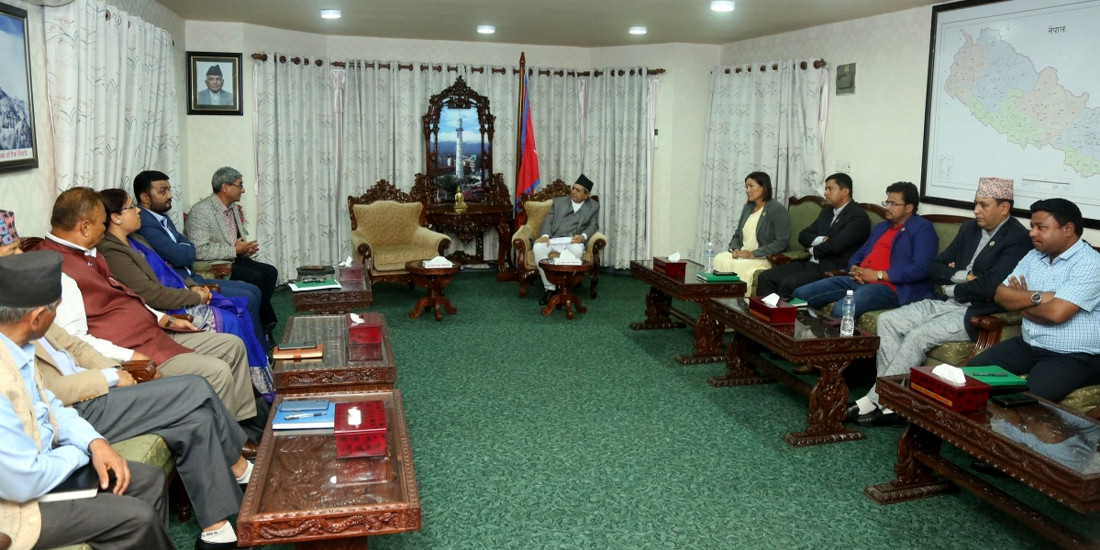 सदनको अवरोध हटाउन मुख्य सचेतक र प्रमुख सचेतकहरुसँग छलफल गर्दै सभामुख